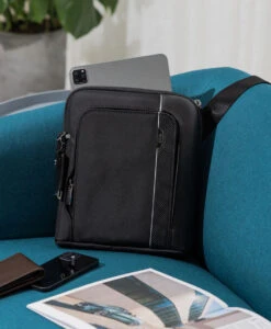 Tumi ARRIVÉ Olten Crossbody BLACK -Tumi 117329 1041 hi res bg 1