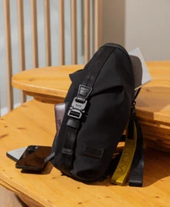 Tumi TAHOE Bozeman Sling BLACK -Tumi 125378 1041 hi res bg 1