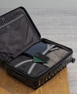 Tumi 19 DEGREE International Expandable 4 Wheeled Carry-On BLACK -Tumi 139683 1041 hi res bg 1